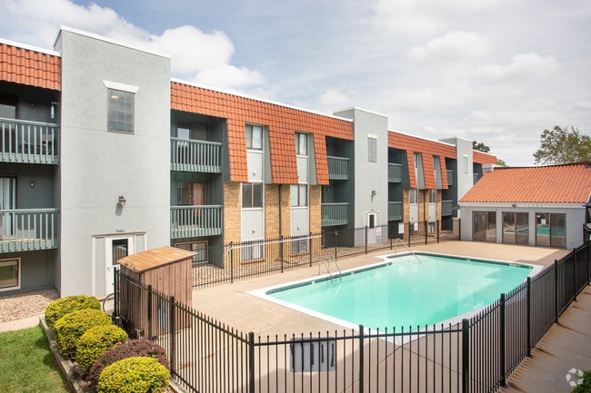 Garden Pines Salt Water Pool - Garden Pines