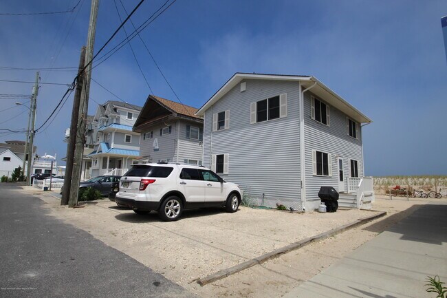 Building Photo - 3470 Ocean Rd