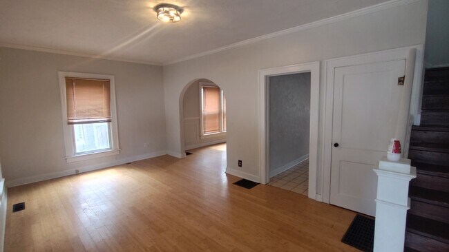 Foto del edificio - 320 S East St