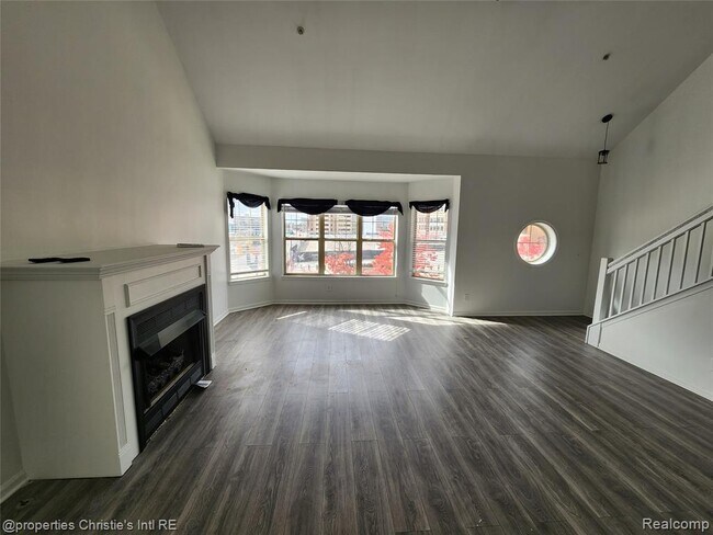 Foto del edificio - 2442 Woodward Ave