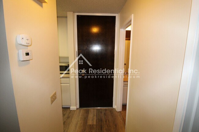Foto del edificio - 1 br, 1 bath House - 2201 Woodside Lane #1