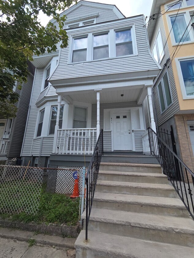 Front - 871 S 19th St