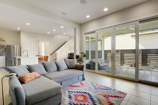 Building Photo - 1508 Arcilla St
