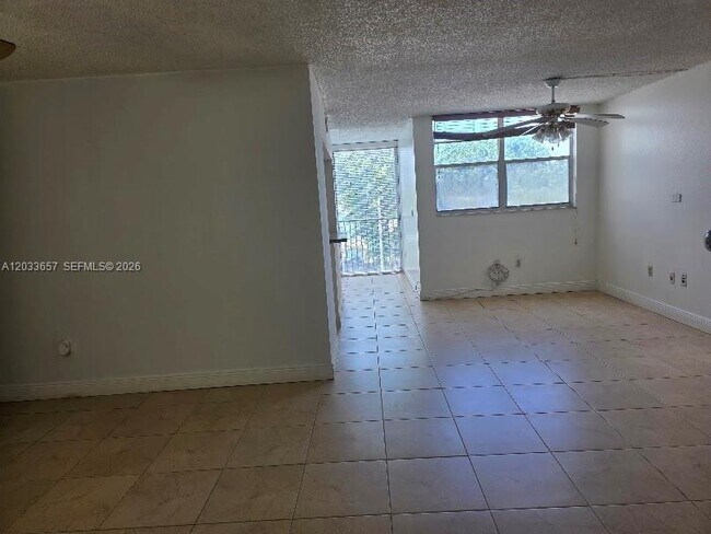 Foto del edificio - 9411 SW 4th St