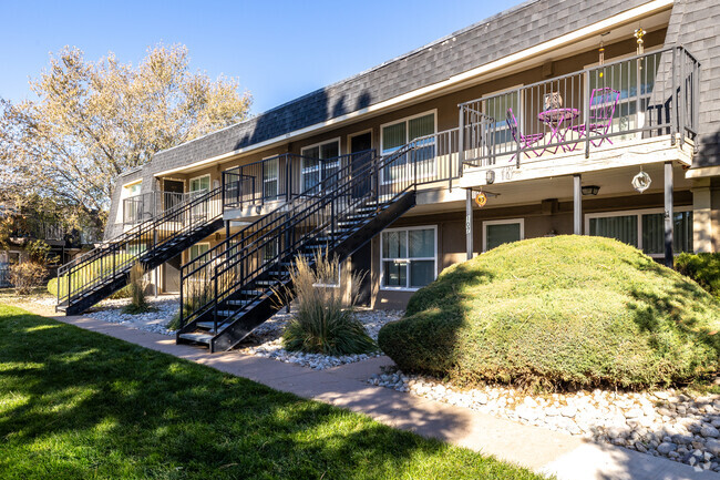 Building Photo - Chateau Apartments