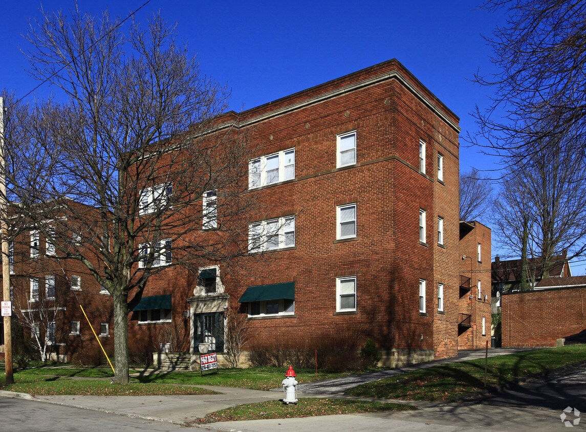 32073209 Meadowbrook Blvd, Cleveland Heights, OH 44118 Apartments
