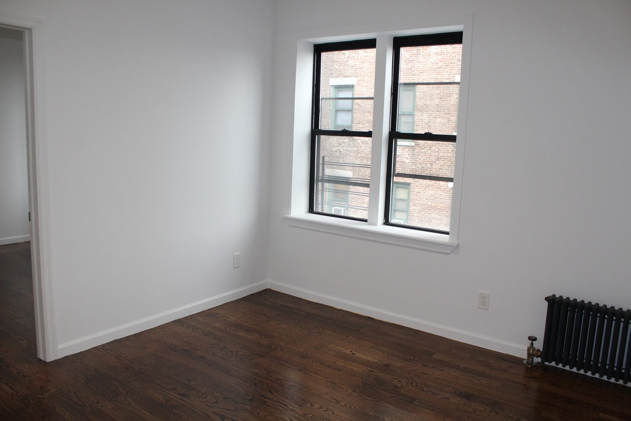 Primary Photo - 3920 Broadway