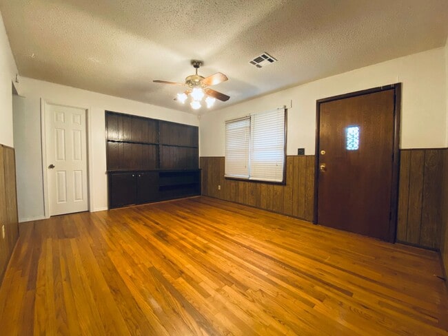 Building Photo - Cute Home for rent in OKC