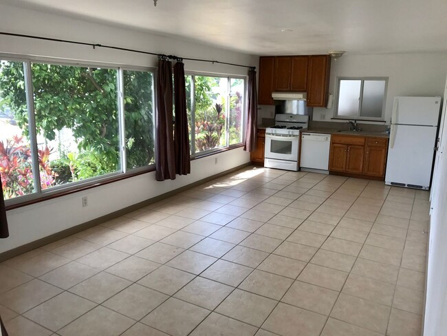 Photo - 202 - CA Apartment