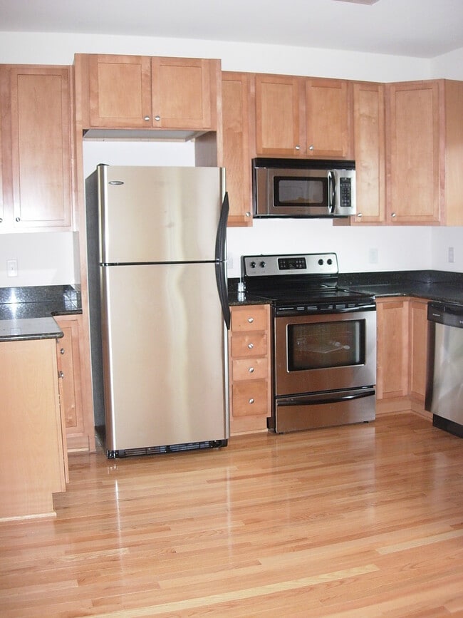 Photo - 2009 Baltic Ave Townhome