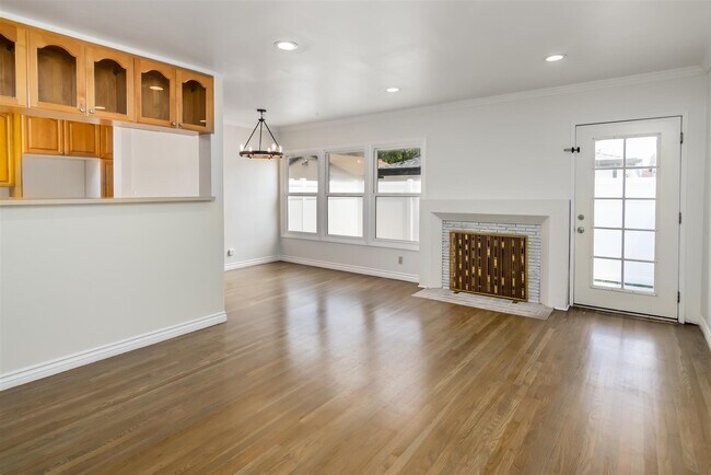 Building Photo - 2764 N Frederic St