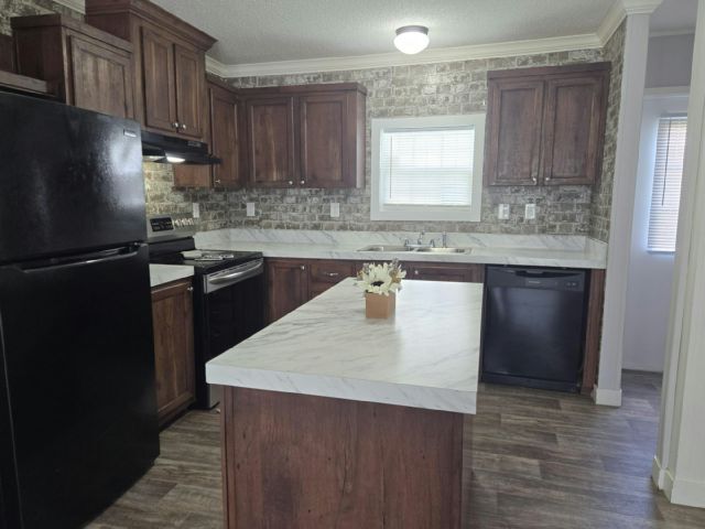 Building Photo - 323 Elm Ln