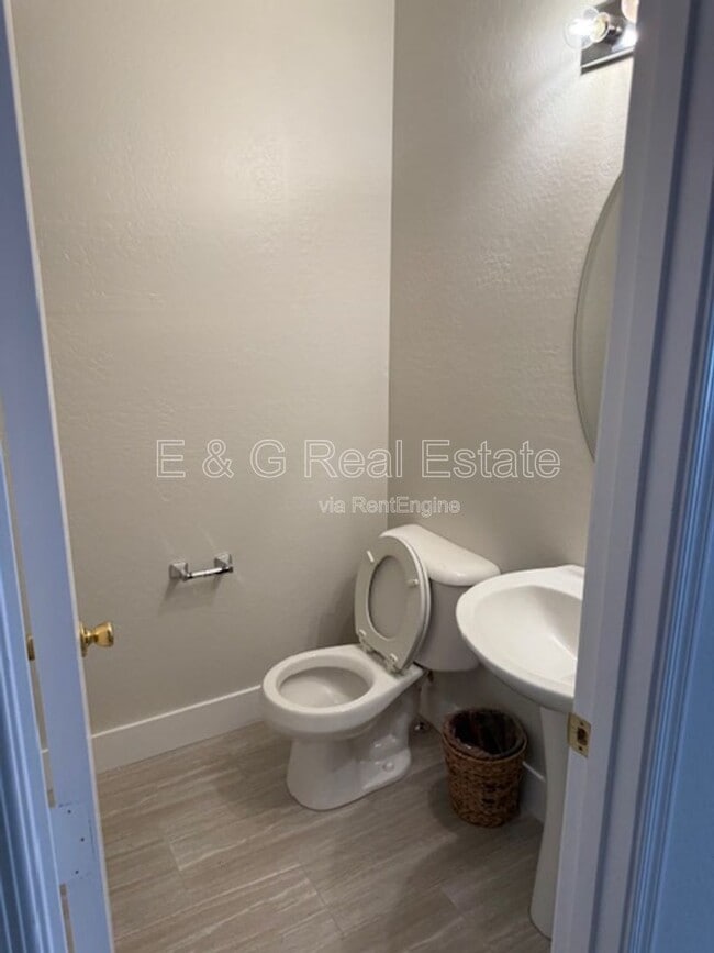 Foto del edificio - 7042 W Mercer Ln