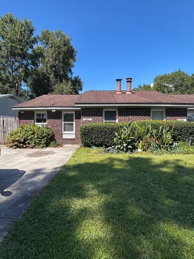 Building Photo - Charming 2 Bedroom Duplex in Ladson