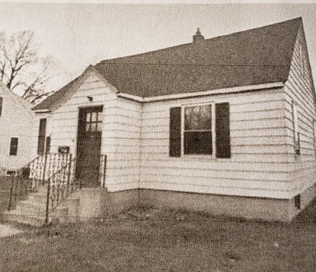 Building Photo - 711-711 11th St N
