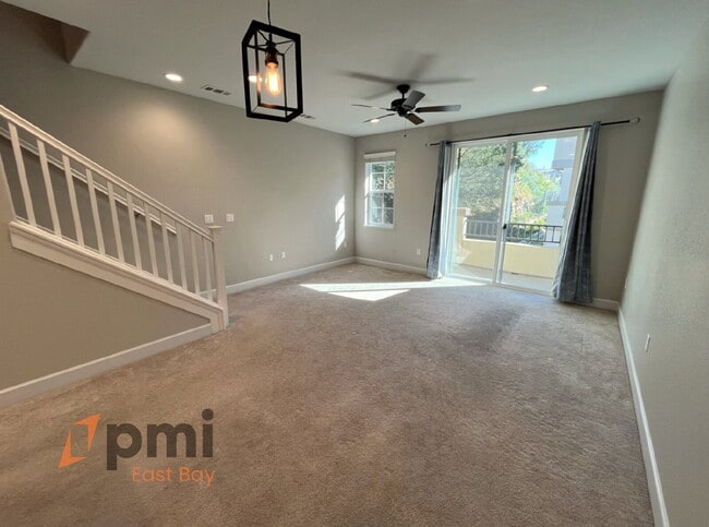 Building Photo - Contemporary Modern 3Bd Townhome in Muir H...