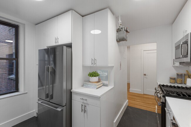 Building Photo - 332 E 84th St