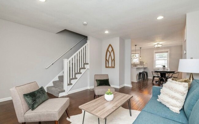 Open living - 1330 W 37th St