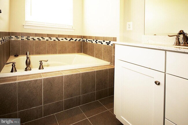Foto del edificio - 5301 Woodyard Rd