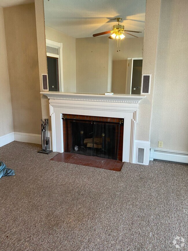 21 Queen St Unit 21 Queen st tiny Camelot, Barre, VT 05641 Room for