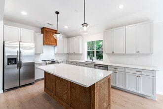 Building Photo - 54 Legend Mill Ct