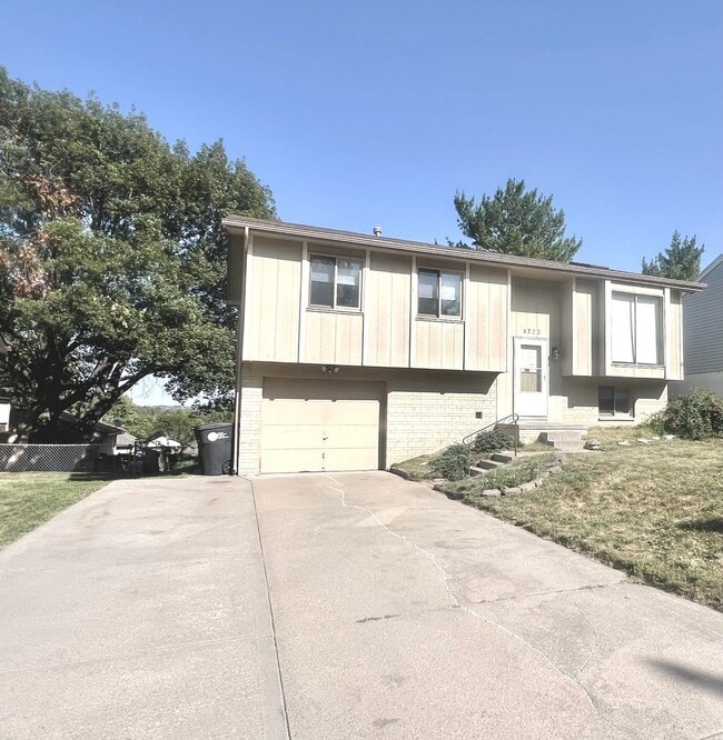 Building Photo - 4723 N 129th Ave