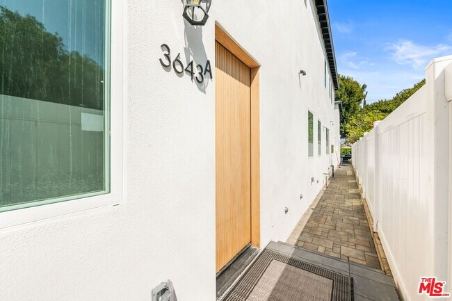 Foto del edificio - 3643 Helms Ave