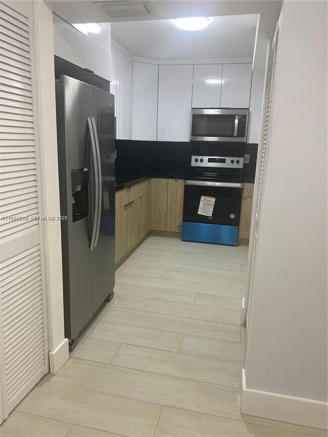 Foto del edificio - 8251 NW 8th St