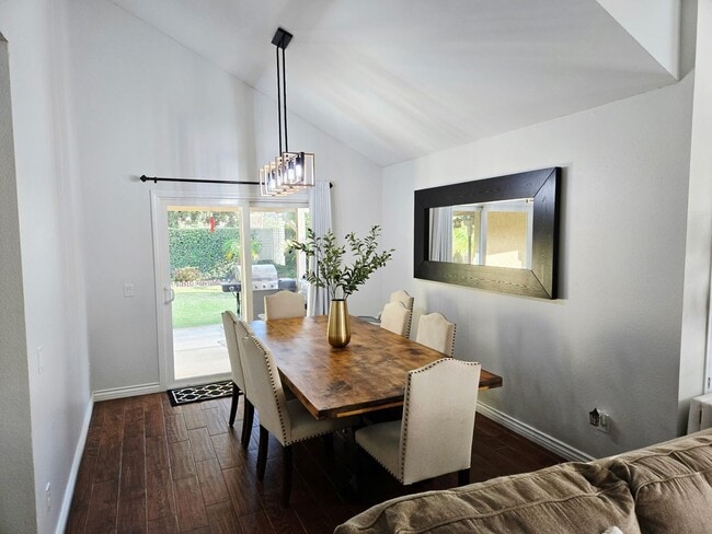 Building Photo - Moorpark College 3+3 single family home!
