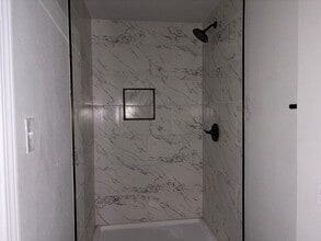 Building Photo - 6122 Glenhurst Dr