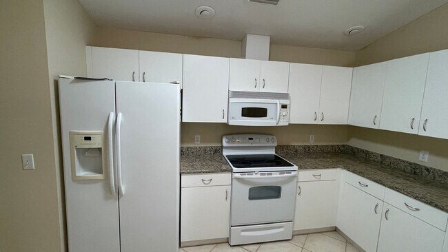 Foto del edificio - Unfurnished Annual Rental
