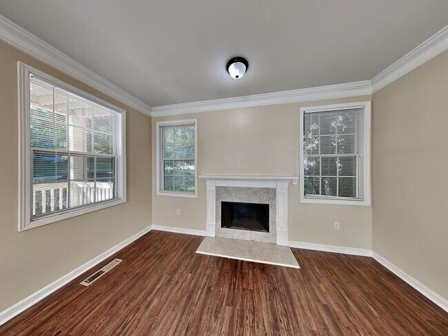 Foto del edificio - One Month Free Rent! Lovely 3 Bedroom Home...