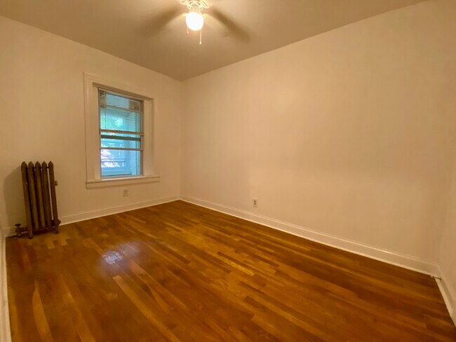 Building Photo - 5465 S Ellis Ave