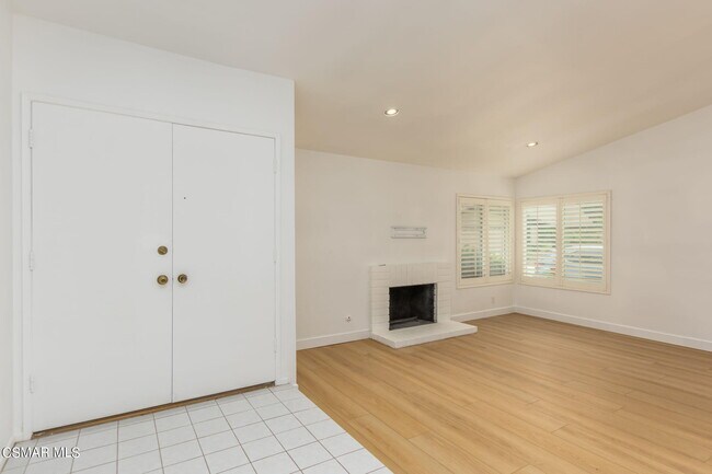 Building Photo - 610 Calle Del Sur
