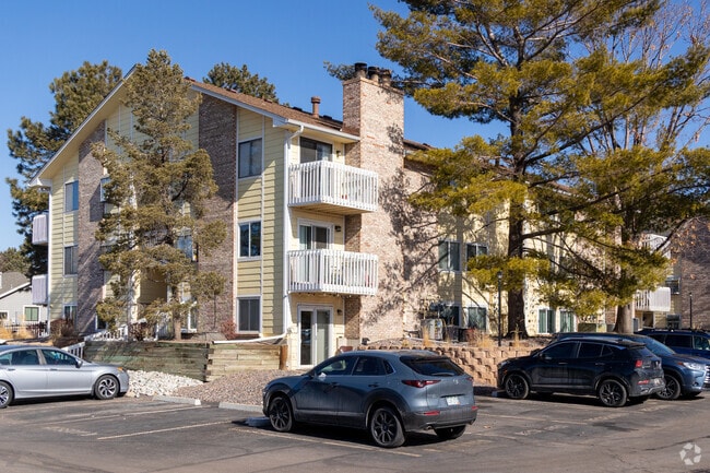 Building Photo - Spinnaker Run Condos