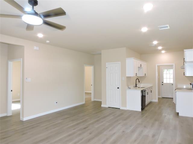 Building Photo - 106 Navajo Dr