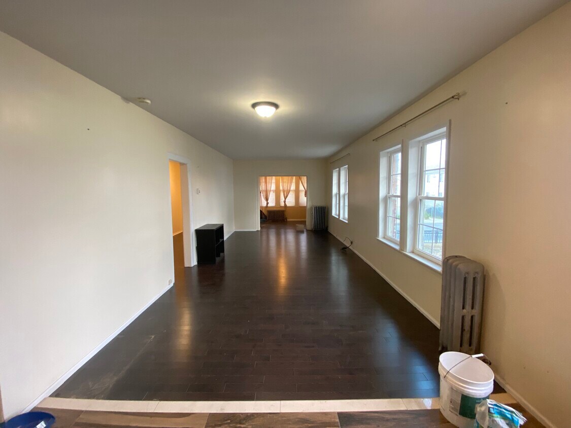 Living room - 319 Beach 70th St