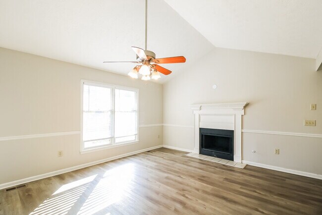 Building Photo - 10 Beaverdam Ct