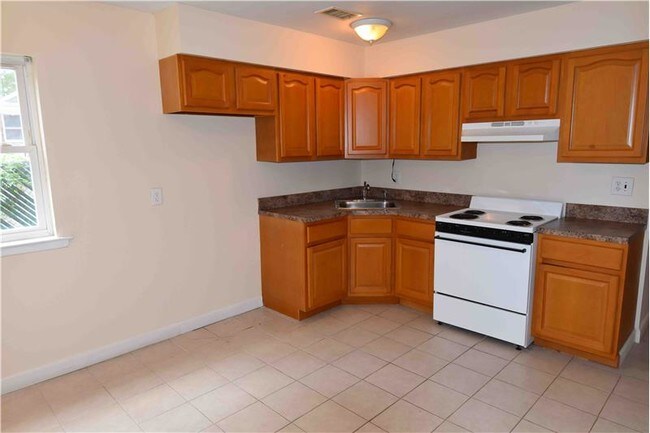 Foto del edificio - 549 N Railroad Ave