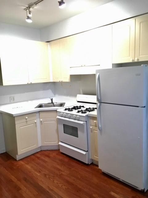 Building Photo - 917 W Dakin