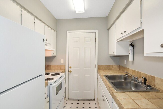 Foto del edificio - 2 br, 1 bath House - 185 Lawton Street SW