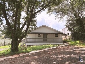 Building Photo - 123 White Oak Rd