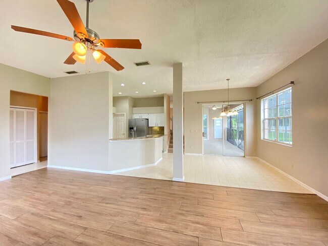 Building Photo - 3708 Molona Dr