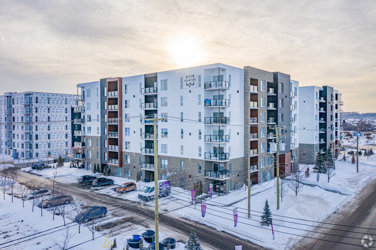 Building Photo - Quartier 7
