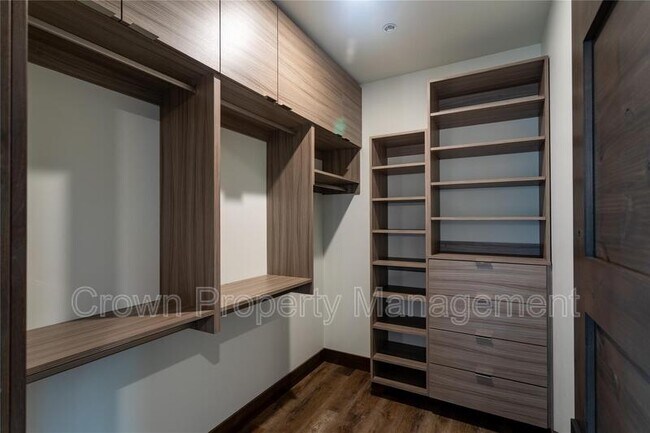 Foto del edificio - 317 Akers Ln