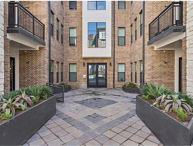 Foto del edificio - 4415 Jackson Ave