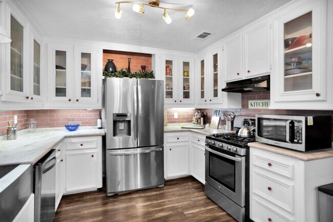 Foto del edificio - 15276 Capitol Hill Rd