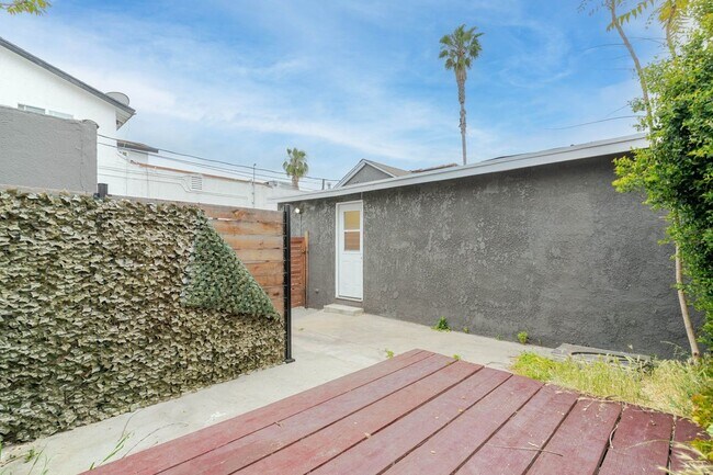 Foto del edificio - 5630 Craner Ave