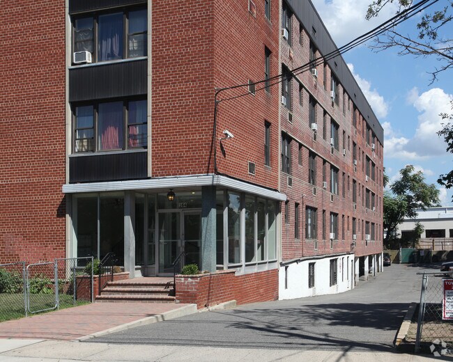 164 Pine St Freeport, NY 11520 Rentals Freeport, NY