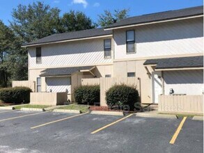 Building Photo - 107 Gilbert St